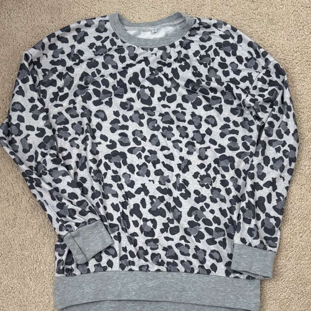 Gray Leopard Print Men's Sweater
